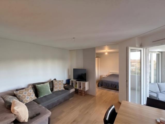 SAINT PREX – renovierte 2 Zimmer Wohnung mit zwei Balkonen