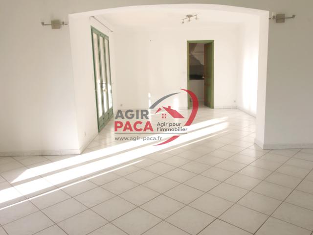 SAINT RAPHAEL PROCHE FREJUS LOCATION MAISON T6