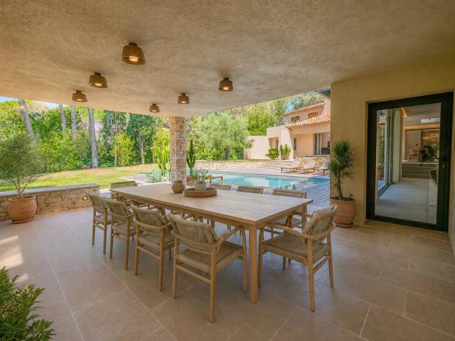 SAINT RAPHAËL VALESCURE – Villa contemporaine de 380 m² en d. 380m² Saint Raphaël