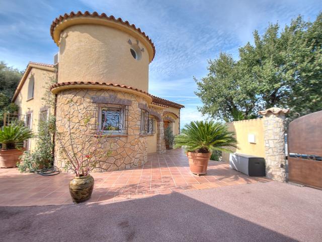 Saint Raphael Villa 5 Pieces Vue Tres Degagee Provencale 173m² Saint Raphaël