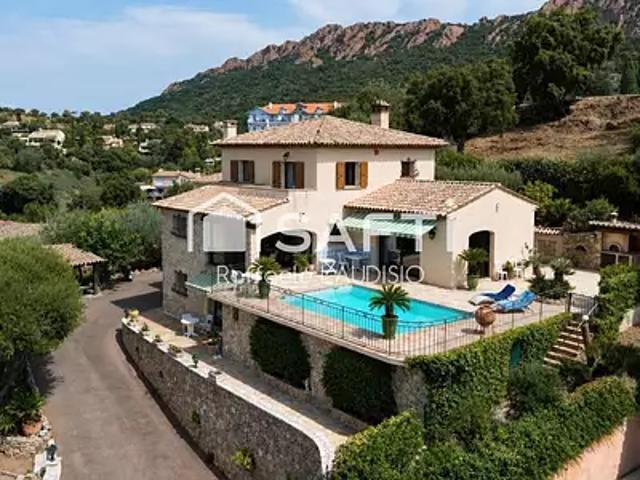 Saint Raphaël 83530 Achat / Vente maison 7 pièces t7 piscine terrasse