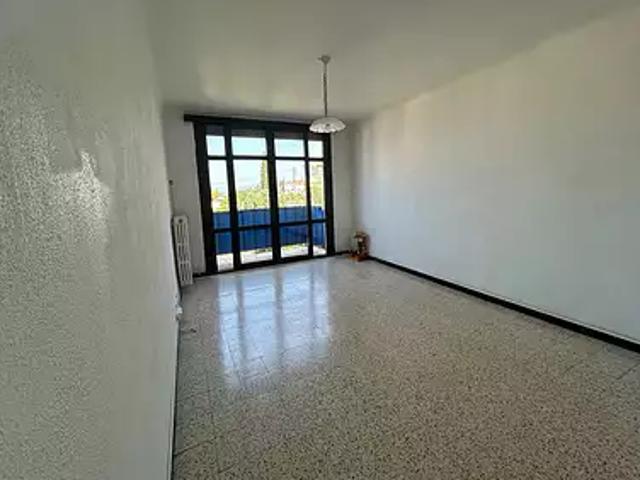 Saint Raphaël 83700 Location appartement 3 pièces t3 au dernier étage cave