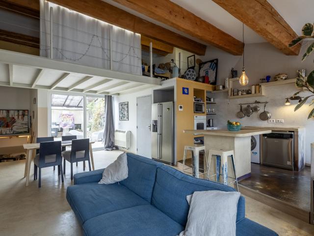 SAINT RÉMY DE PROVENCE Appartement atypique de 85 m2 en duplex avec terrasse au cœur du village