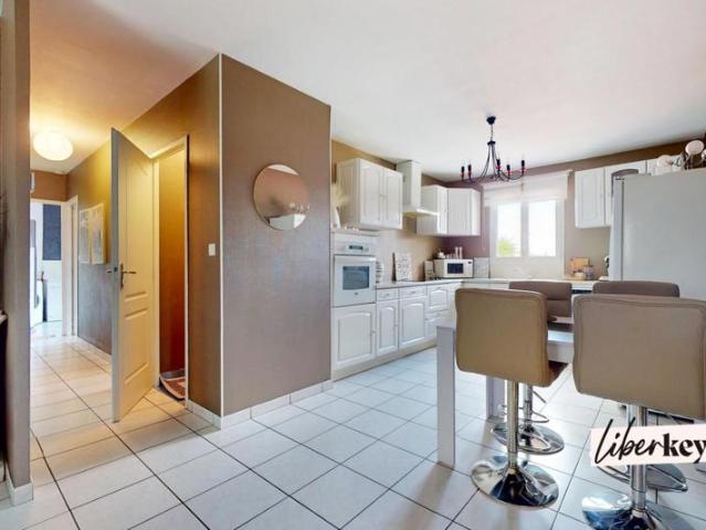 SAINT RÉMY VILLA PLAIN PIED non mitoyenne SALON 40 M² 3 CHAMBRES BUANDERIE 1185 M² TERRAIN
