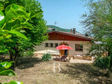 Saint Romain au Mont d'Or Maison sans vis à vis d'environ 142 m² Terrain avec vue de 1392 m² 4 chambres