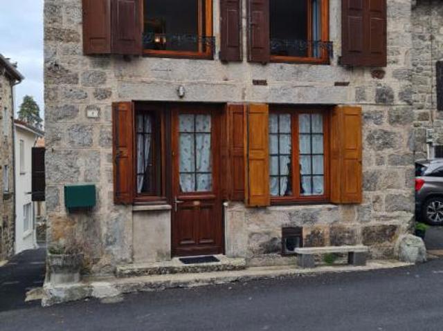 Saint Romain Lachalm 43620 Centre bourg Maison de village en pierre à rénover 61m² habitables