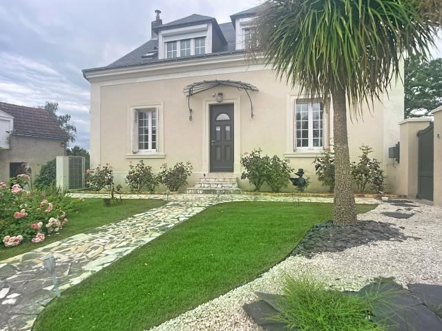 SAINT ROCH – LE CHARME DES BELLES PIERRES DANS UN ÉCRIN DE VERDURE, maison de plus de 190 m2 habitables, 5 chambres