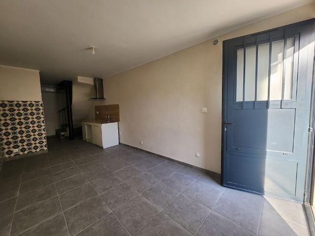 SAINT SATURNIN LES AVIGNON Appartement T2 de 36 m2 Centre ville