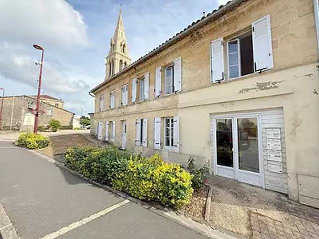 Saint Savin 33920 Location appartement 3 pièces t3 au dernier étage cave