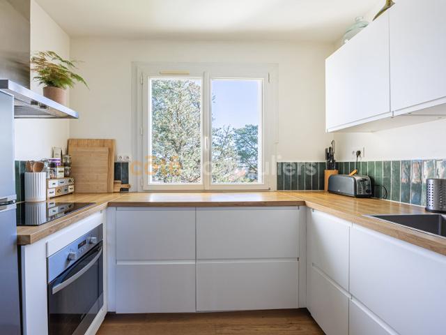 SAINT SEBASTIEN SUR LOIRE APPARTEMENT RENOVE T3 70 M2 DEUX CHAMBRES BALCON CAVE STATIONNEMENT