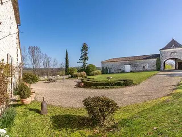 Saint Sernin 47120 Achat / Vente maison 10 pièces t10 au dernier étage parking