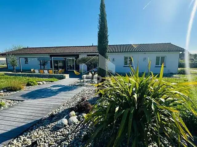 Saint Seurin sur l'Isle 33660 Achat / Vente maison 8 pièces t8 au dernier étage piscine