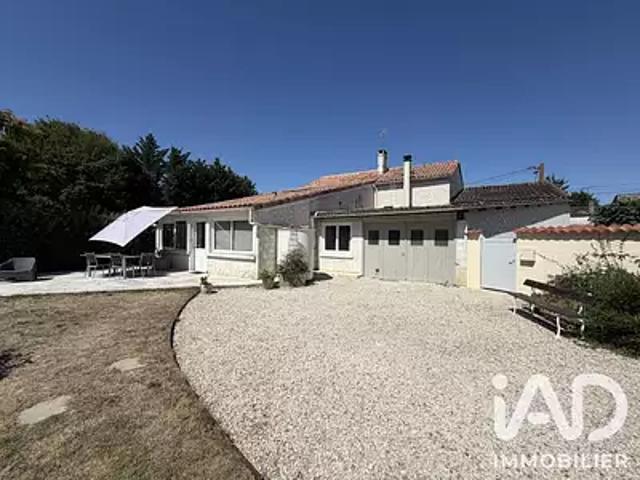 Saint Simon 16120 Achat / Vente maison 9 pièces t9 piscine terrasse