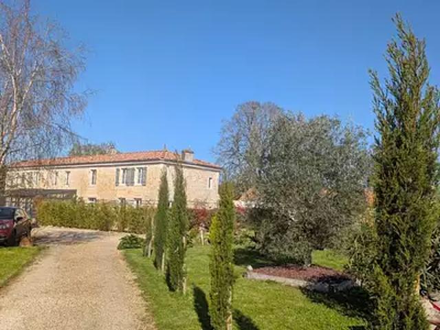 Saint Simon de Pellouaille 17260 Achat / Vente maison 25 pièces t25