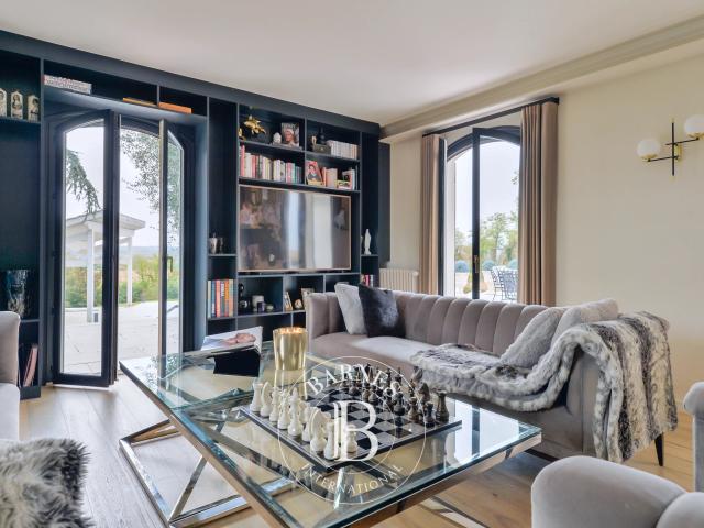 Saint Symphorien d'Ozon, Maison 4 Chambres 222 m² en location