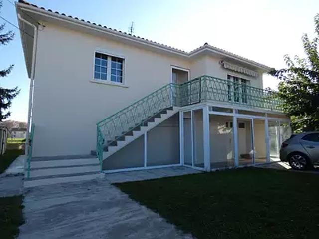 Saint Sylvestre sur Lot 47140 Location maison 5 pièces t5 au dernier étage jardin