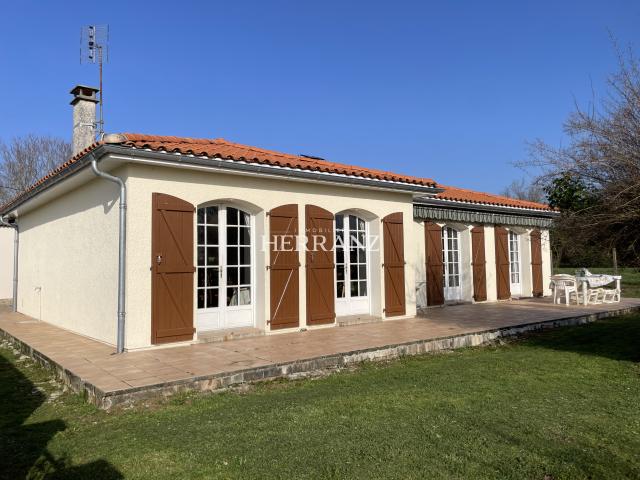Sainte Colombe Maison 100 m2 de plain pied avec garage et dépendance