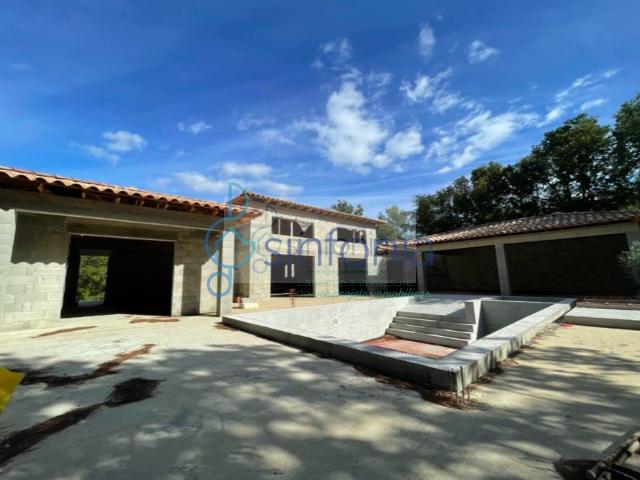 SAINTE ANASTASIE Villa contemporaine à terminer 269 m2 habitables Terrain 1 250 m2 355 000 €