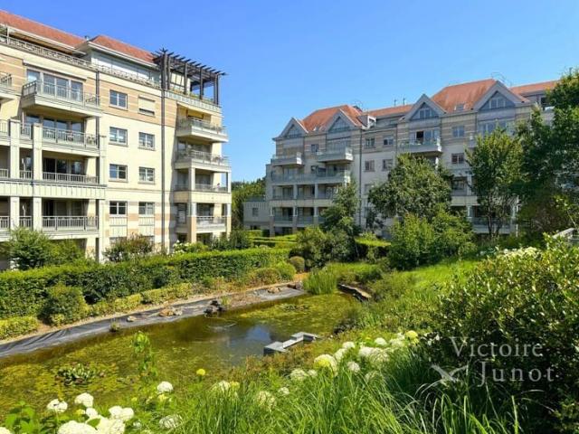 Sainte Alix Superb 3 bedroom apartment with private park