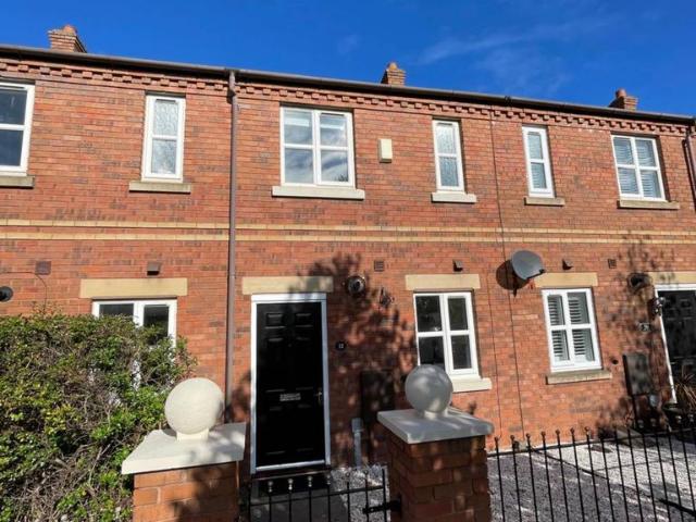 Sainte Foy Avenue, Lichfield 2 bed semi detached house to rent £1,075 pcm £248 pw
