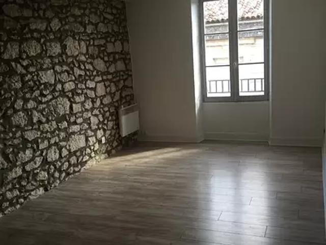 Sainte Foy la Grande 33220 Location appartement 2 pièces t2 au dernier étage