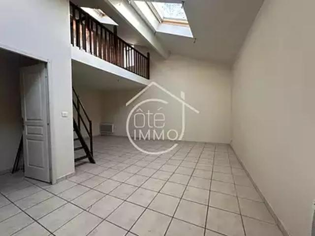 Sainte Foy la Grande 33220 Location appartement 3 pièces t3 au dernier étage