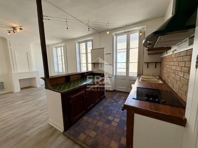 Sainte Foy la Grande, appartement en très bon état 75m2 habitables 3 pièces