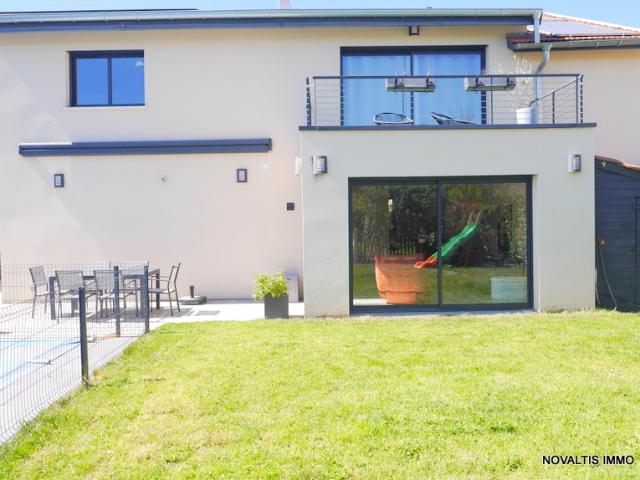 Sainte Foy Lès Lyon, Châtelain, à vendre maison 6 pièces, d'environ 199 m2 avec piscine