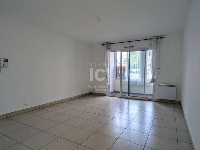 SAINTE LUCE SUR LOIRE CENTRE VILLE APPARTEMENT T1 33Mï¿½ Parking Loggia