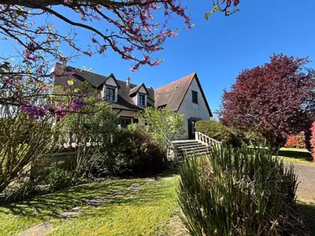 Sainte Maure de Touraine 37800 Achat / Vente maison 7 pièces t7 au dernier étage terrasse