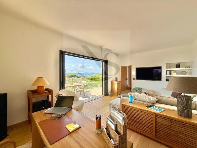 SAINTE MAXIME/ MAISON AU CALME AVEC VUE MER