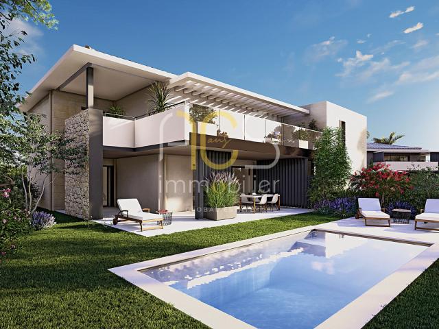 Sainte Maxime Appartement T3 de 78 m2 avec jardin et terrasse et aperçu mer 200m de la plage