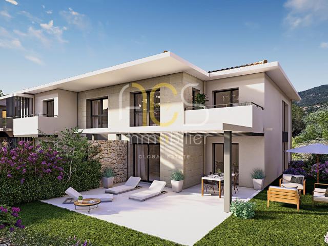 Sainte Maxime Appartement T3 de 78 m2 avec jardin et terrasse, vue mer 200m de la plage