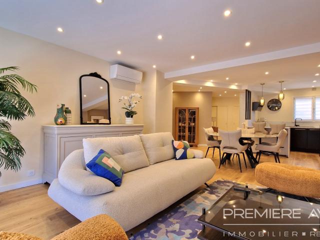SAINTE MAXIME APPARTEMENT 3 PIECES CENTRE VILLE ENTIEREMENT RENOVE