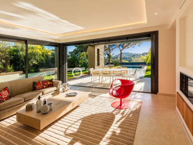 Sainte Maxime La Nartelle. A pied de la plage, villa contempor