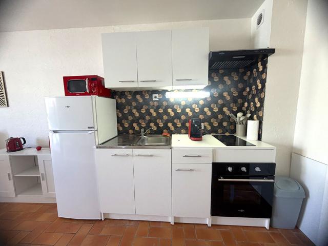 SAINTE MAXIME SOBRIETE D'UN PIED A TERRE AU COEUR DE LA VILLE