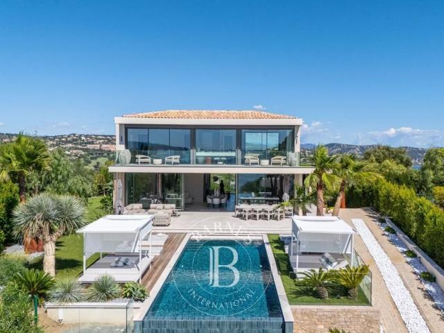 SAINTE MAXIME VILLA CALIFORNIENNE VUE MER