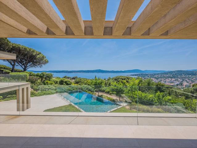 SAINTE MAXIME: Villa contemporaine avec vue mer panoramique 400m² Sainte Maxime