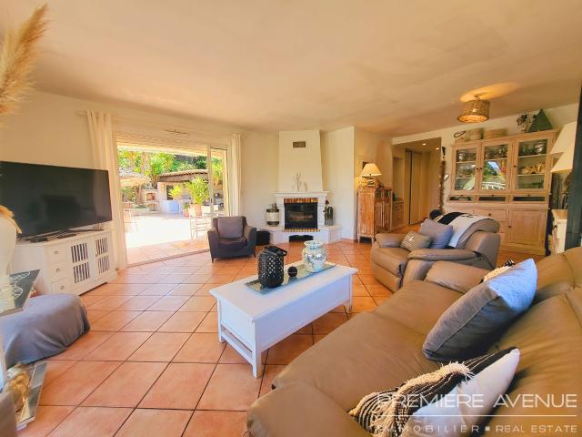 SAINTE MAXIME VILLA FAMILIALE AVEC PISCINE, AU CALME ET PROCHE CENTRE VILLE
