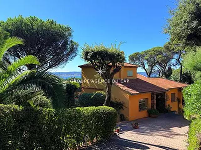Sainte Maxime 83120 Achat / Vente maison 7 pièces t7 au dernier étage piscine