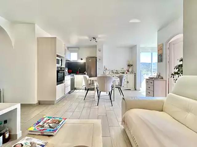 Sainte Maxime 83120 Achat / Vente appartement 3 pièces t3 au dernier étage