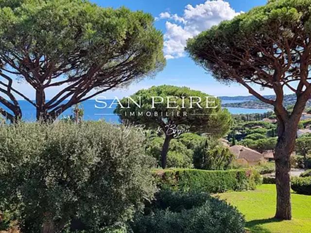 Sainte Maxime 83120 Achat / Vente appartement 3 pièces t3 au dernier étage piscine