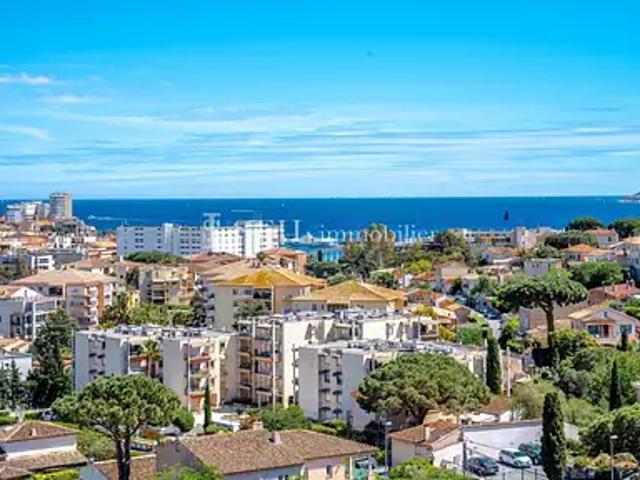 Sainte Maxime 83120 Achat / Vente appartement 3 pièces t3 au dernier étage piscine