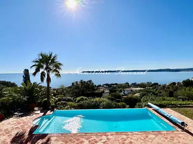 Sainte Maxime 83120 Location maison 5 pièces t5 piscine parking