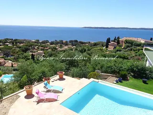 Sainte Maxime 83120 Location maison 5 pièces t5 piscine parking