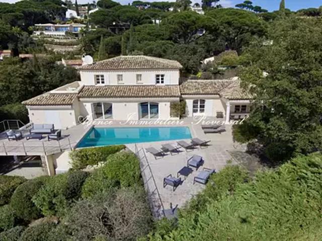 Sainte Maxime 83120 Location maison 6 pièces t6 piscine parking