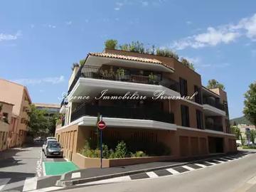 Sainte Maxime 83120 Location appartement 2 pièces t2 au dernier étage parking