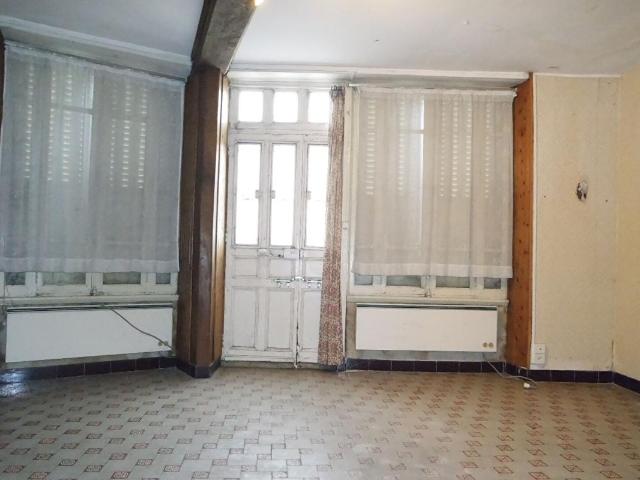 SAINTE SOLANGE IMMEUBLE A RENOVER DE 140M²
