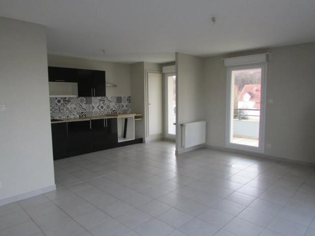SAINTE SUZANNE Appartement en rez de jardin