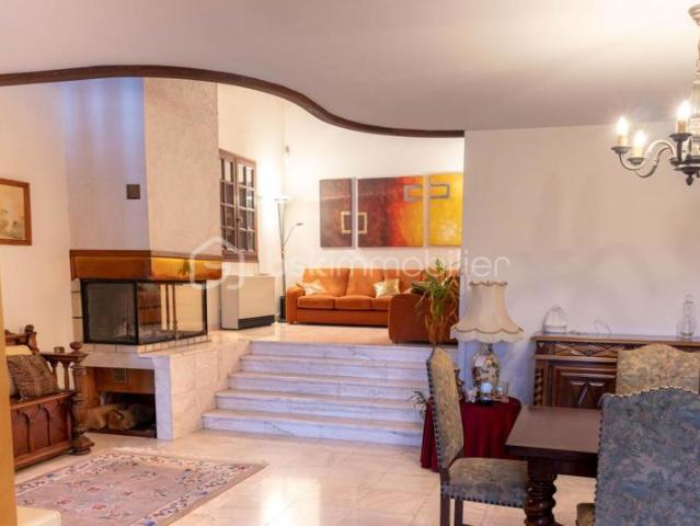 Sainte Radegonde, 5 chambres, piscine, grand terrain et garage